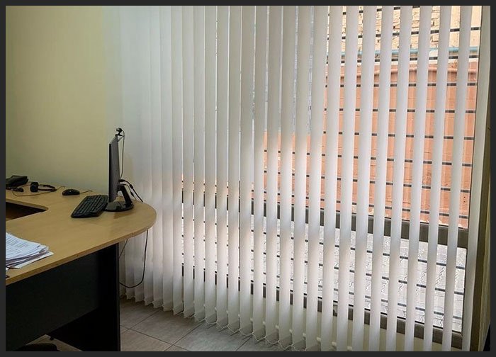 cortinas modernas y funcionales en oficina