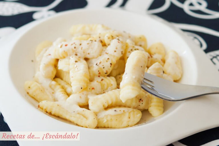 noquis de papa caseros en plato rustico