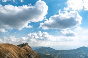 paisaje montanoso con cielo despejado