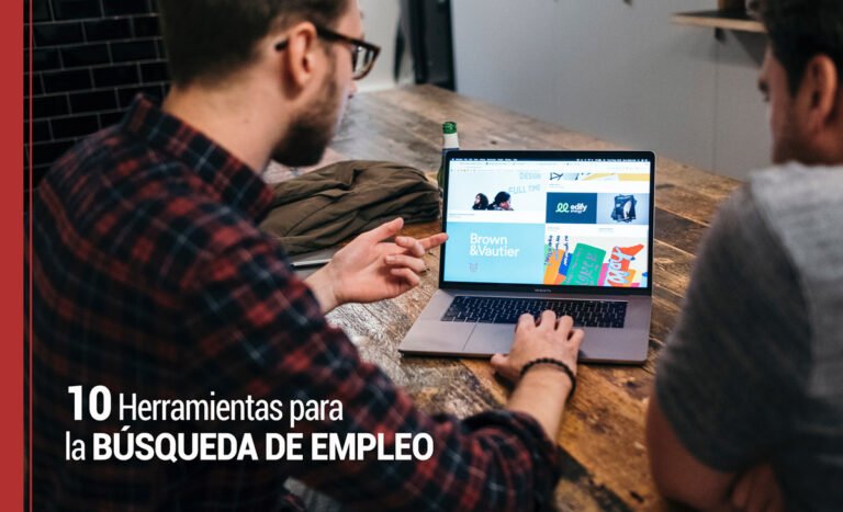 persona revisando ofertas de trabajo online