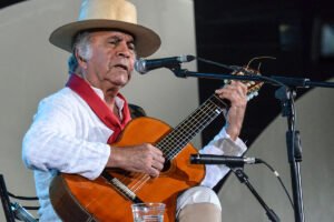 retrato artistico de omar moreno palacios guitarra
