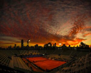 tenis en cancha al atardecer buenos aires